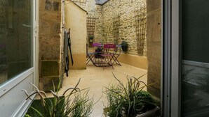 Balcony - Lovely Apartment in Bayeux With Courtyard & Heating (Bayeux)