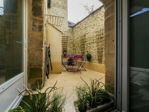 Balcony - Lovely Apartment in Bayeux With Courtyard & Heating (Bayeux)