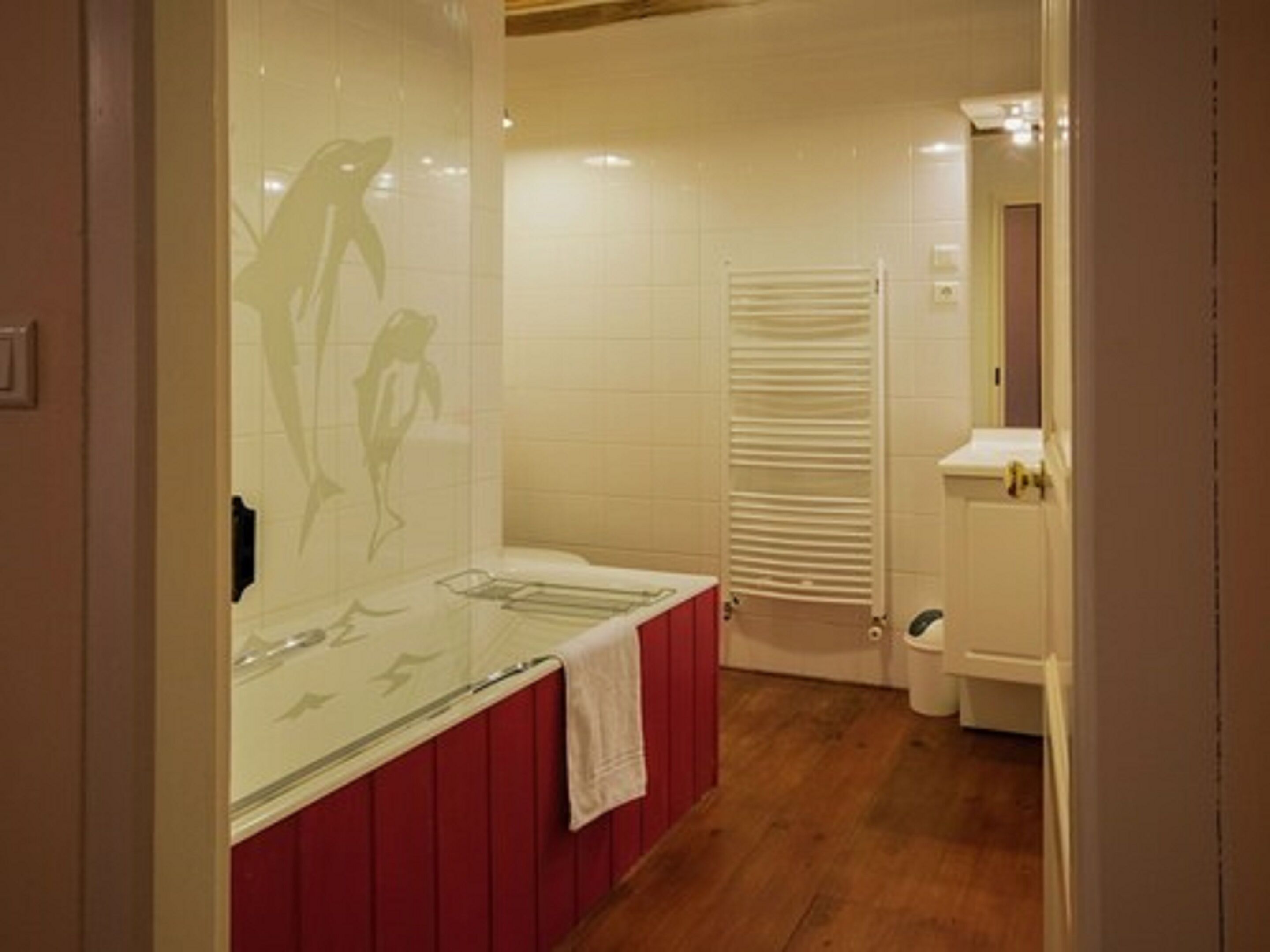 Rumah | Kamar mandi | Kombinasi shower/bathtub dan handuk