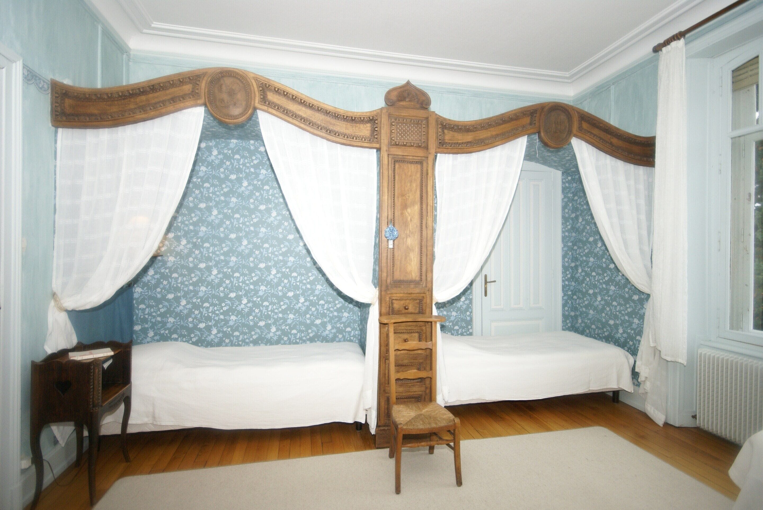 2 bedrooms, individually furnished, bed sheets