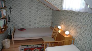 Chalet | 2 bedrooms, individually furnished, bed sheets
