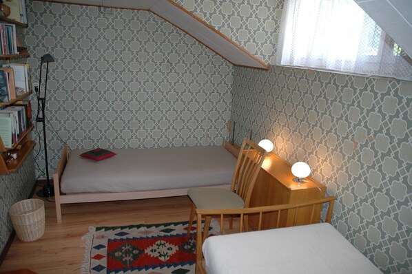 Chalet | 2 bedrooms, individually furnished, bed sheets