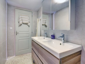 House | Bilik Mandi | Pancuran mandi 