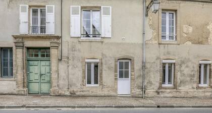 Apartment on the First Floor in the Heart of Bayeux, Free Parking 150 Meters
