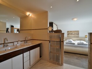 Bathroom - Opulent Chalet in Mauterndorf With Whirlpool & Sauna (Mauterndorf)