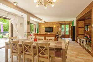 House | Dining - Spacious Farmhouse With Pool (Nantheuil)