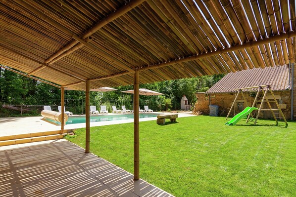 House | Balcony - Spacious Farmhouse With Pool (Nantheuil)
