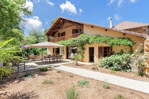 Spacious Farmhouse With Pool
