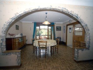 Dining - Comfortable Holiday Home With Fenced Garden in Lambach (Lambach)