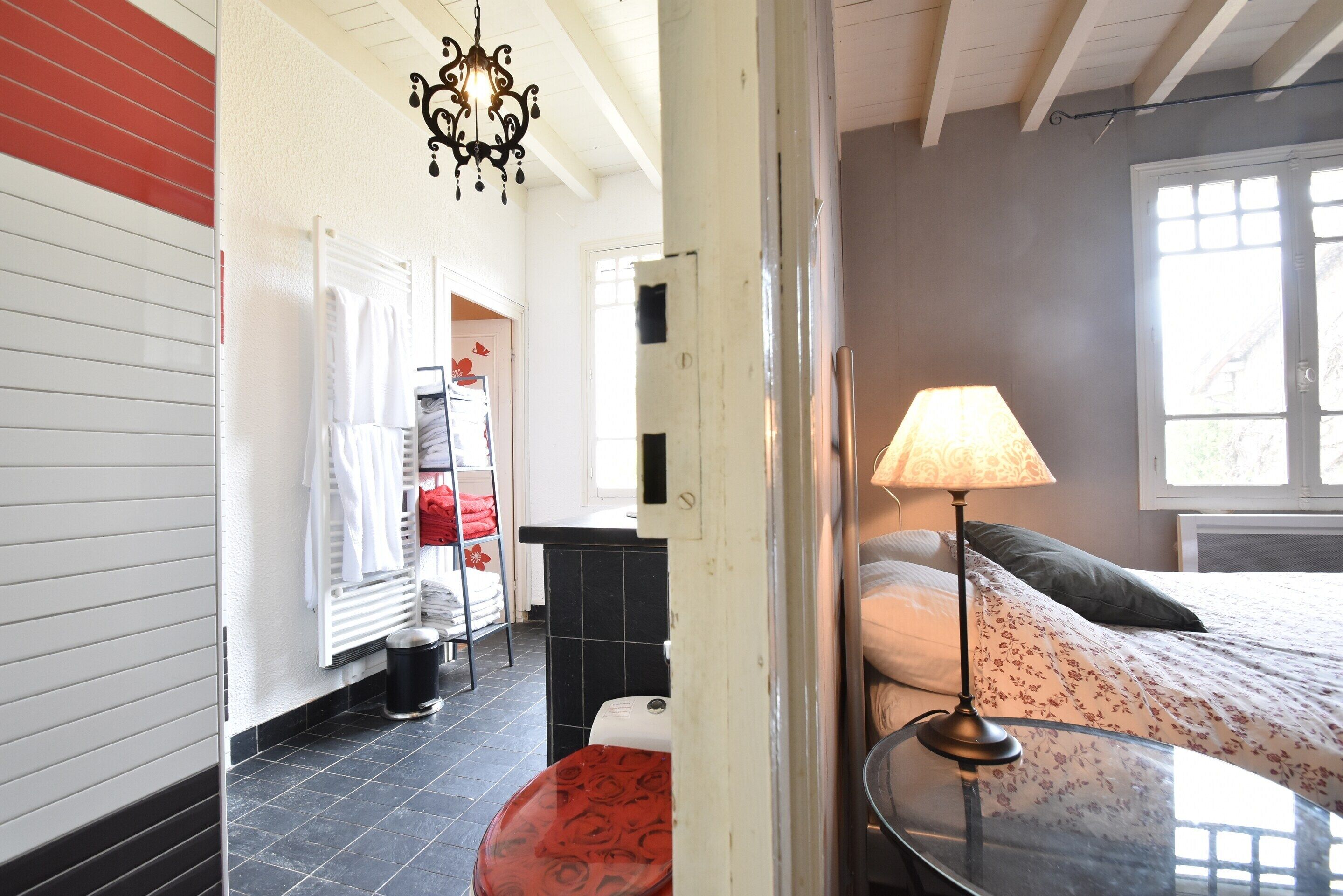 5 bedrooms, individually furnished, bed sheets