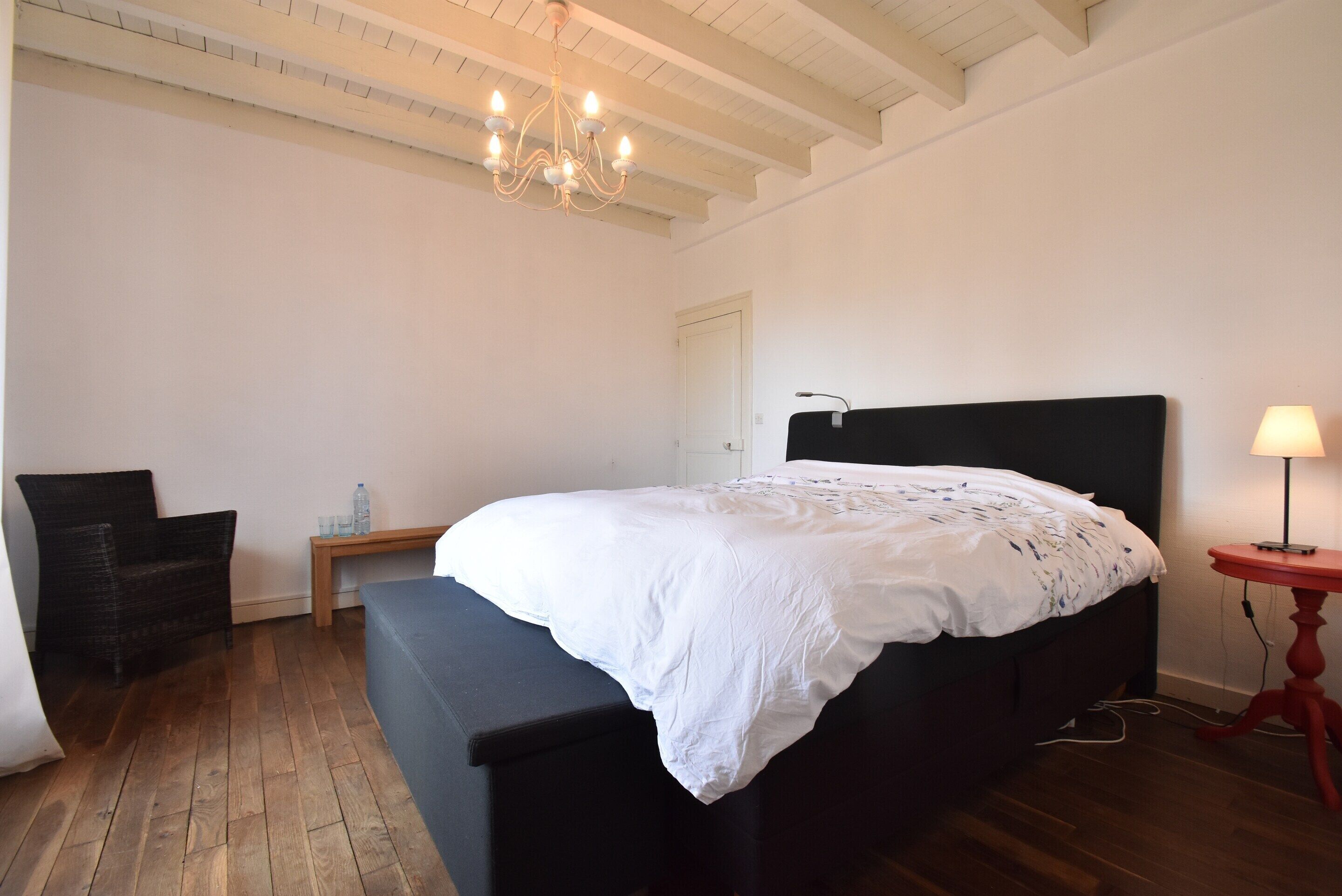5 bedrooms, individually furnished, bed sheets