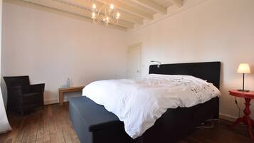 5 bedrooms, individually furnished, bed sheets