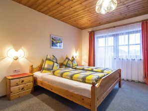 Apartment | 3 bedrooms, individually furnished, bed sheets - Spacious Apartment with Garden near Ski Area in Wagrain (Wagrain)