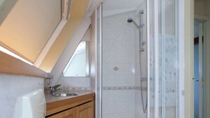 Unclassified image, 5 of 29, button - Serene Holiday Home in Noordwijk With Terrace (Noordwijk)