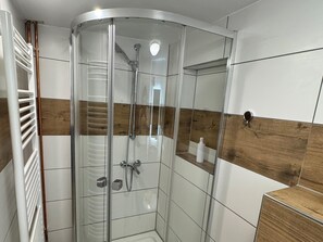 House | Bathroom | Bathtub - Chalet in Ore Mountains Near Ski Slopes (Jindrichovice)