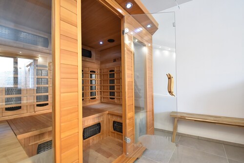 Villa With Spa & Pool