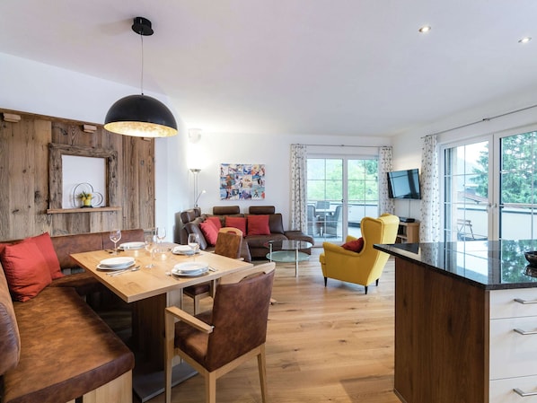 Chalet | Dining