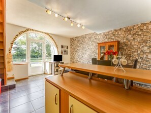 Reception - Brainville Garden Escape (Brainville)