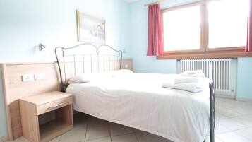 House | 2 bilik tidur, cadar katil