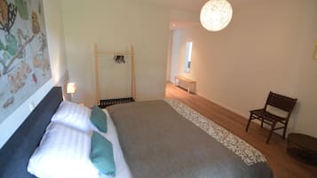 House | 20 bedrooms, iron/ironing board, bed sheets