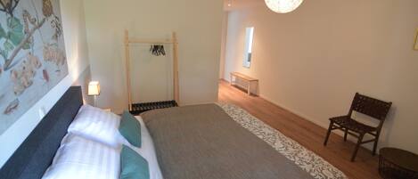 House | 20 bedrooms, iron/ironing board, bed sheets