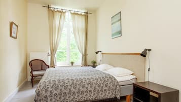 House | 20 bedrooms, iron/ironing board, bed sheets