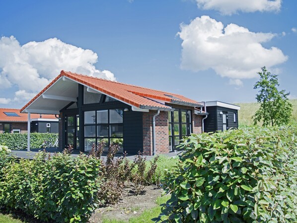 Exterior - Comfortable and Tasteful Holiday Home Near the Oosterschelde (Kattendijke)