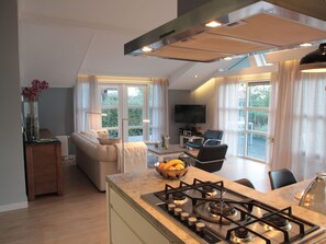 House | Private kitchen | Highchair - Comfortable and Tasteful Holiday Home Near the Oosterschelde (Kattendijke)