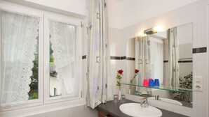 Bathroom - Cozy Chalet With Sauna in Zell am See, Salzburg (Zell am See)