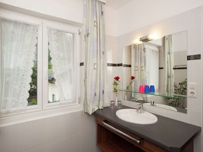 Shower, towels