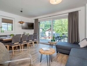 Chalet | Dining