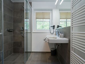 Bathroom - Chalet in Muhlbach Near Ski Amade (Muehlbach Am Hochkoenig)