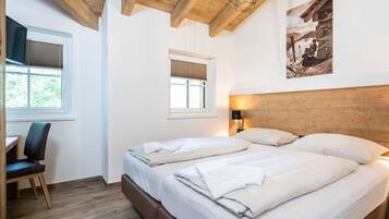 4 bedrooms, bed sheets