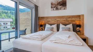 4 bedrooms, bed sheets