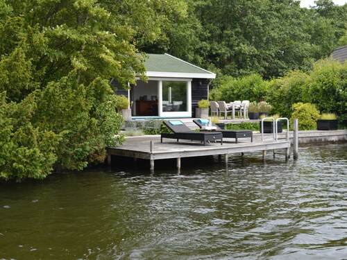 Beautiful Romantic Cottage Directly by the Loosdrechtse Plassen