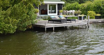 Beautiful Romantic Cottage Directly by the Loosdrechtse Plassen