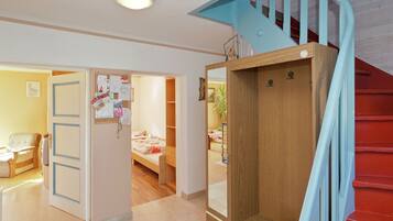 4 Schlafzimmer, individuell eingerichtet, Bettwäsche