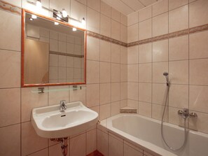 Apartment | Bathroom