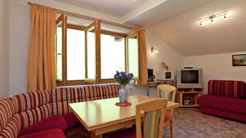Apartment | Dining