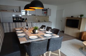 Dining - Modern Apartment in Dienten Center Near Hochkönig Ski Area (Dienten am Hochkoenig)