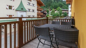 Apartment | Balcony - Modern Apartment in Dienten Center Near Hochkönig Ski Area (Dienten am Hochkoenig)