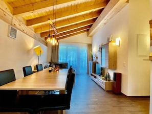 Dining - Contemporary Apartment With Ski Storage, Parking, Heating (Dienten am Hochkoenig)