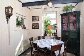 House | Dining - Welcoming Farmhouse With Parking, Terrace, Garden, Barbecue (Sint Maartensvlotbrug)