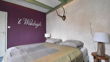 Nhà | 2 phòng ngủ, trang bị nội thất với thiết kế riêng biệt, bộ trải giường