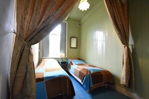 House | 2 bedrooms, individually furnished, bed sheets - Welcoming Farmhouse With Parking, Terrace, Garden, Barbecue (Sint Maartensvlotbrug)