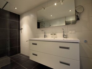 House | Bathroom