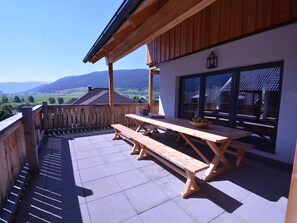 Balcony - Lavish Chalet in Mauterndorf with Sauna & Hot Tub (Mauterndorf)