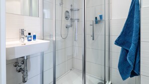 Bathtub, towels - Upscale Chalet in Mauterndorf With Sauna & Ski-storage (Mauterndorf)