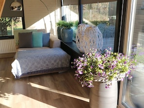 Fireplace, MP3 dock - Atmospheric Holiday Home in Noordwijkerhout near Beach (Noordwijkerhout)