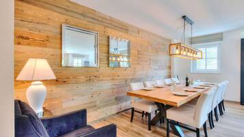 Chalet | Dining